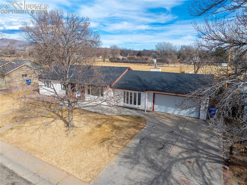 124 Circle Drive - Photo 1