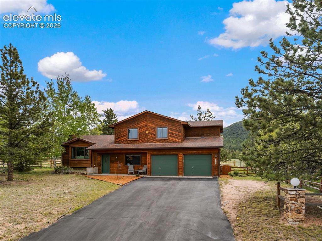 320 Crestwood Drive - Photo 1