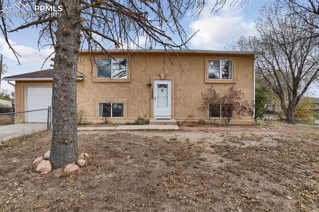 1049 Cambridge Avenue - Photo 1