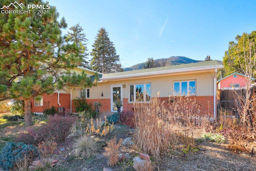 210 Pine Ridge Avenue - Photo 1