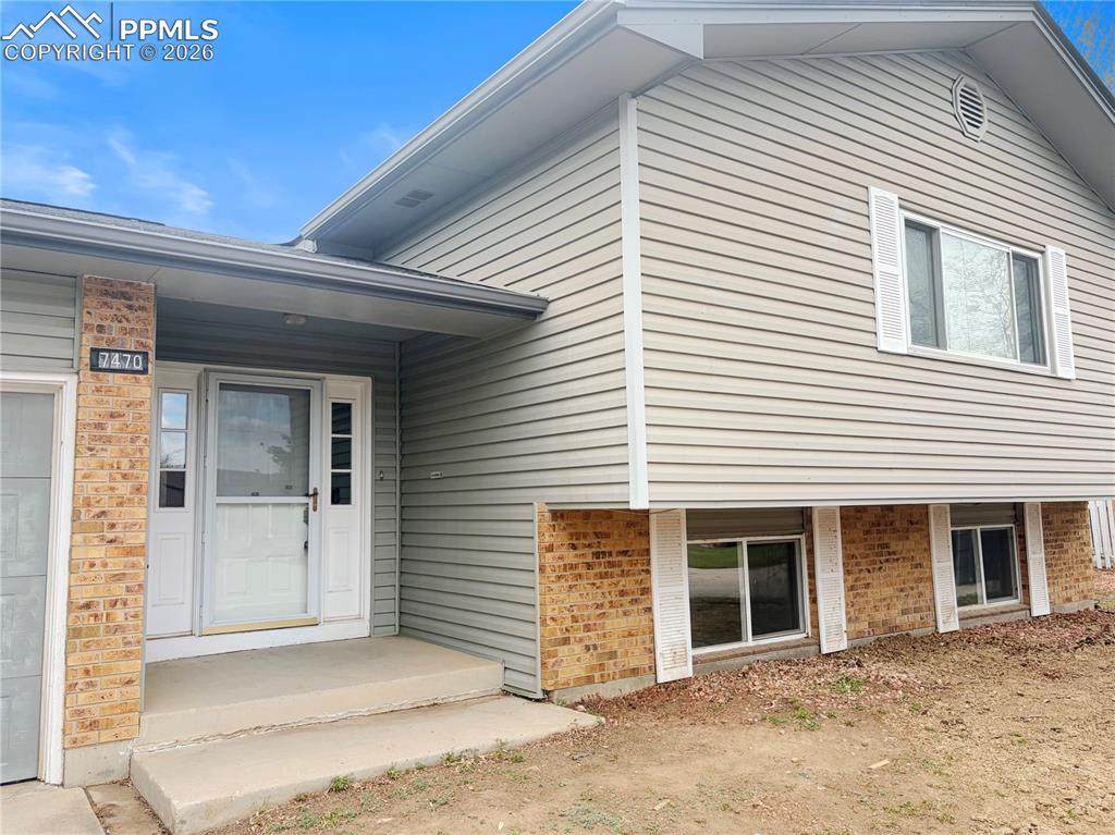 7470 Dove Creek Circle - Photo 1