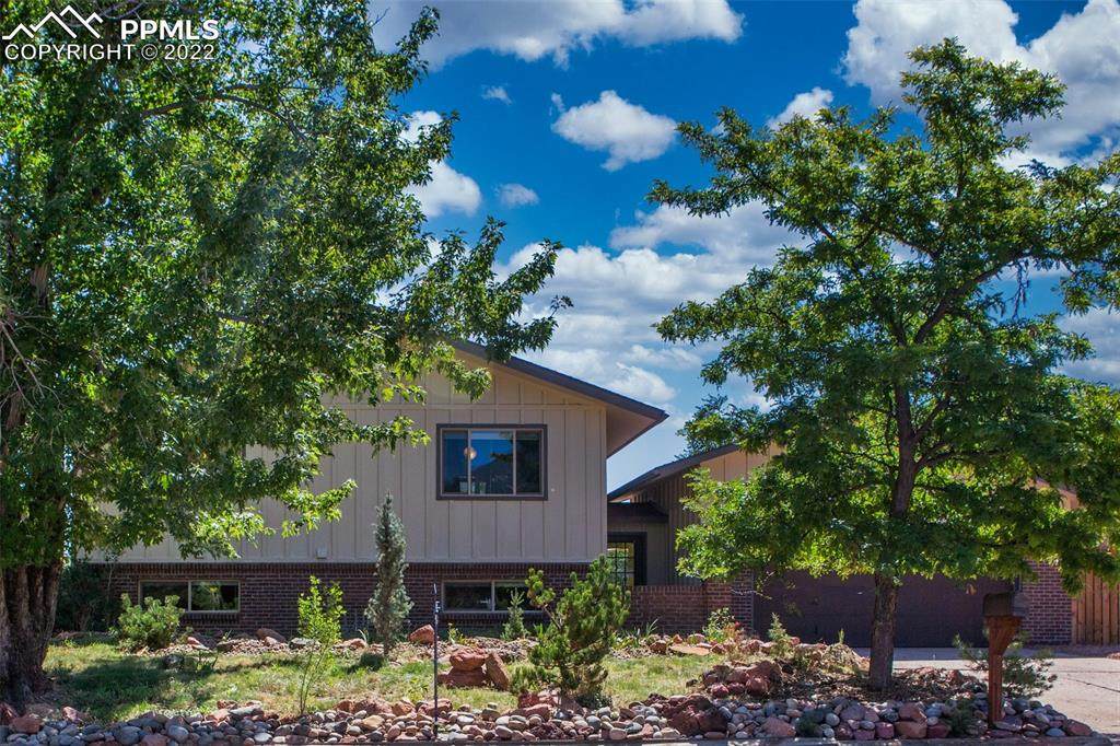 481 Crystal Hills Boulevard - Photo 1
