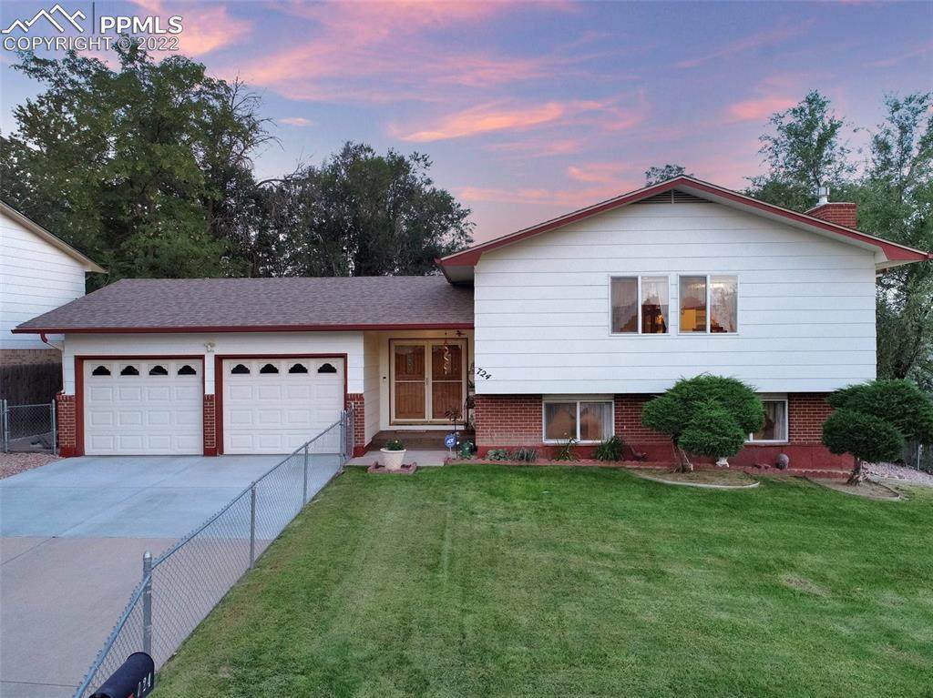 724 Raemar Drive - Photo 1