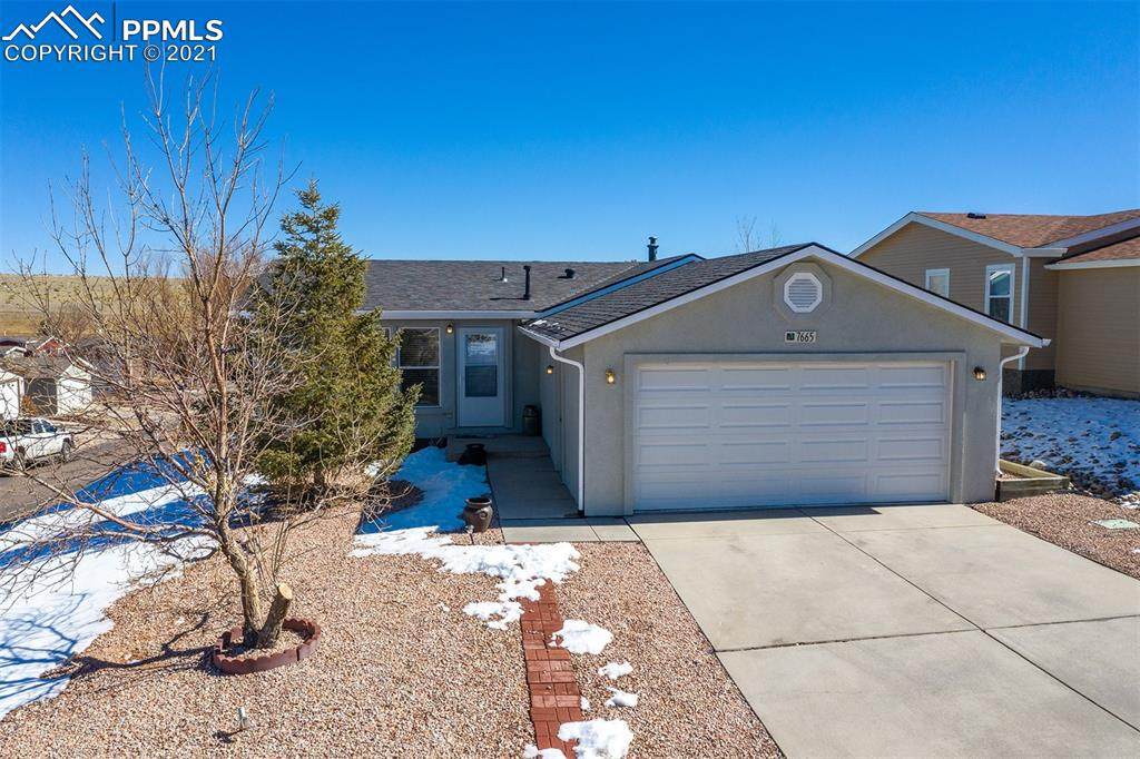 7665 Grosbeak Point - Photo 1