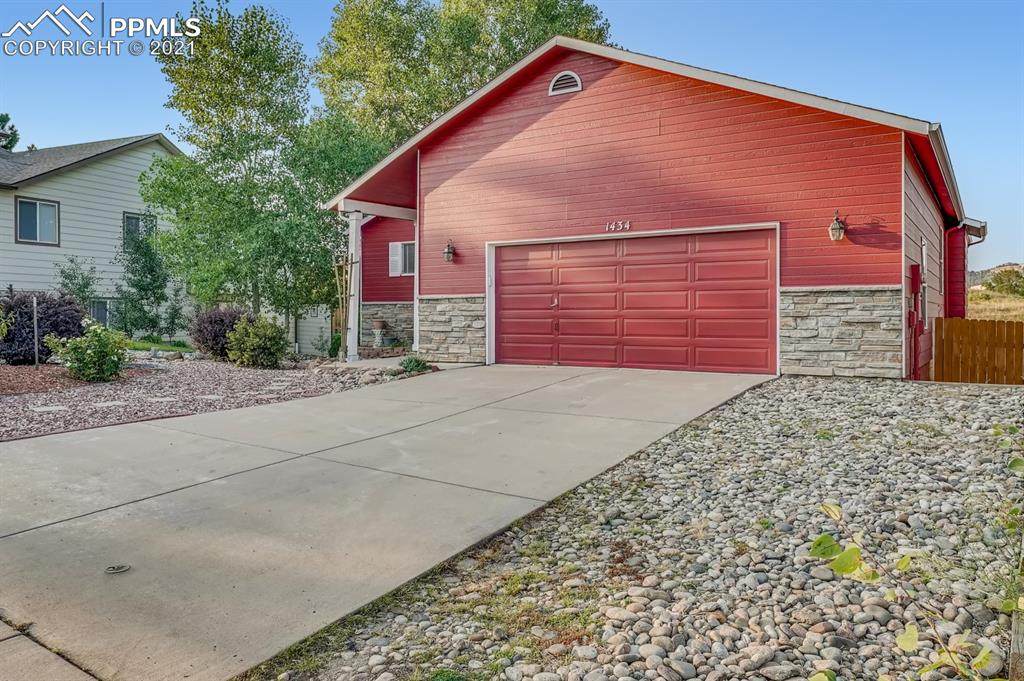 1434 Chesham Circle - Photo 1