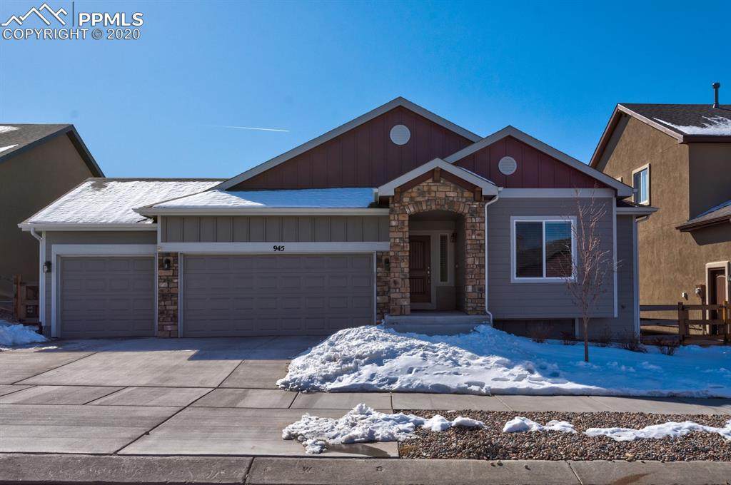945 Pistol River Way - Photo 1