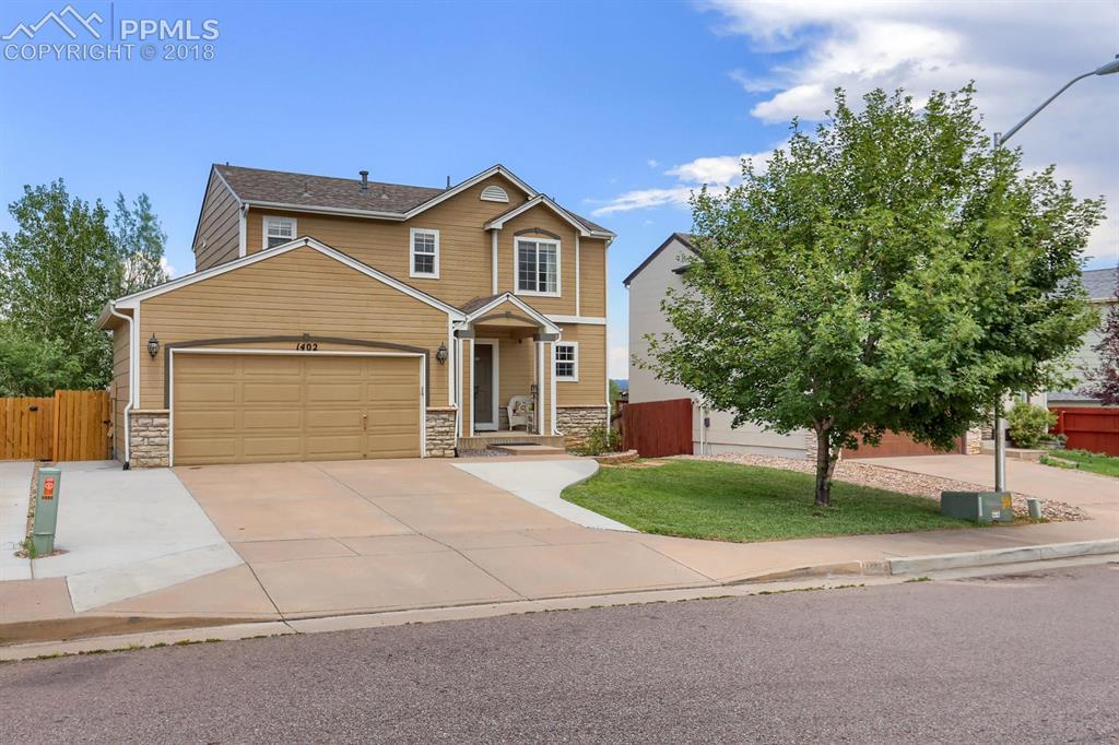 1402 Chesham Circle - Photo 1