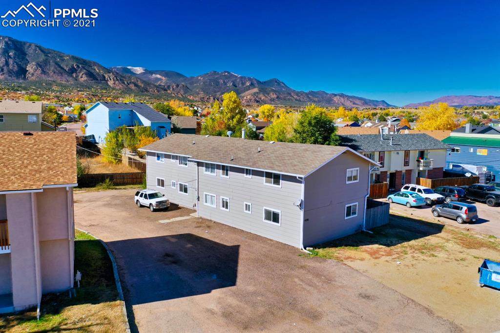 4390 Loomis Avenue - Photo 1