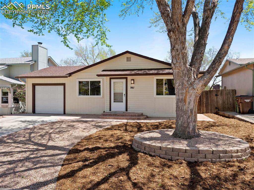 961 Columbine Avenue - Photo 1