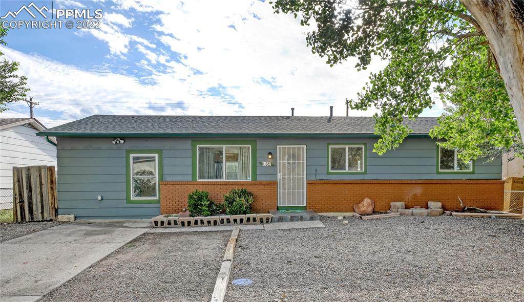 1064 Cambridge Avenue - Photo 1