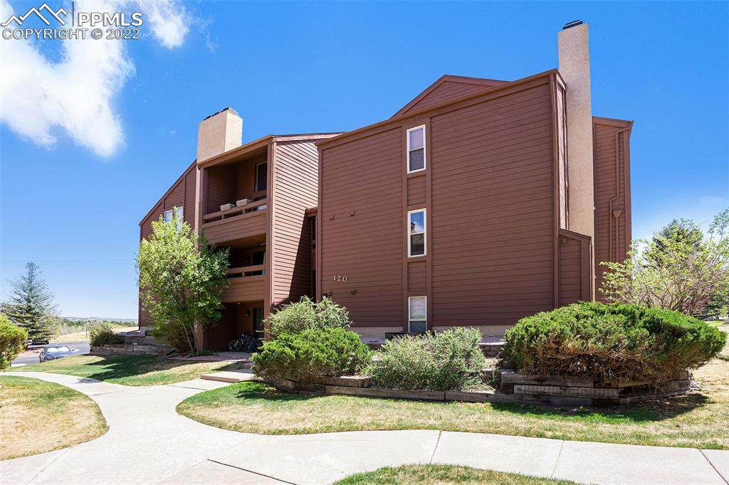 120 Rockrimmon Boulevard - Photo 1