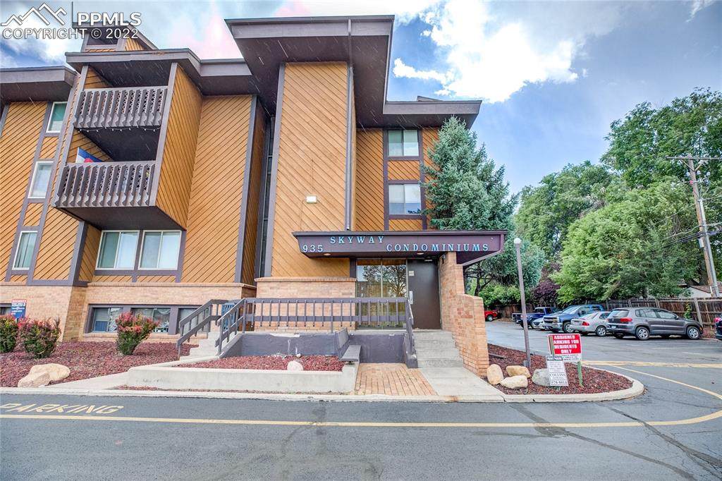 935 Saturn Drive - Photo 1