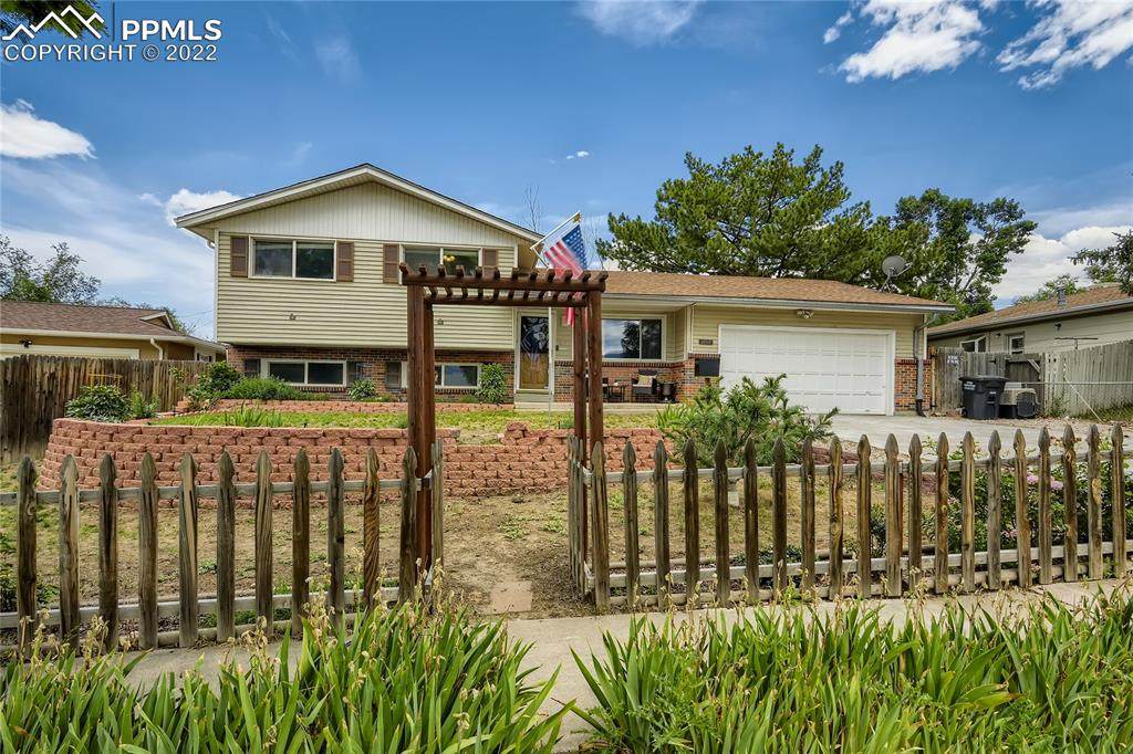 1107 Royale Drive - Photo 1