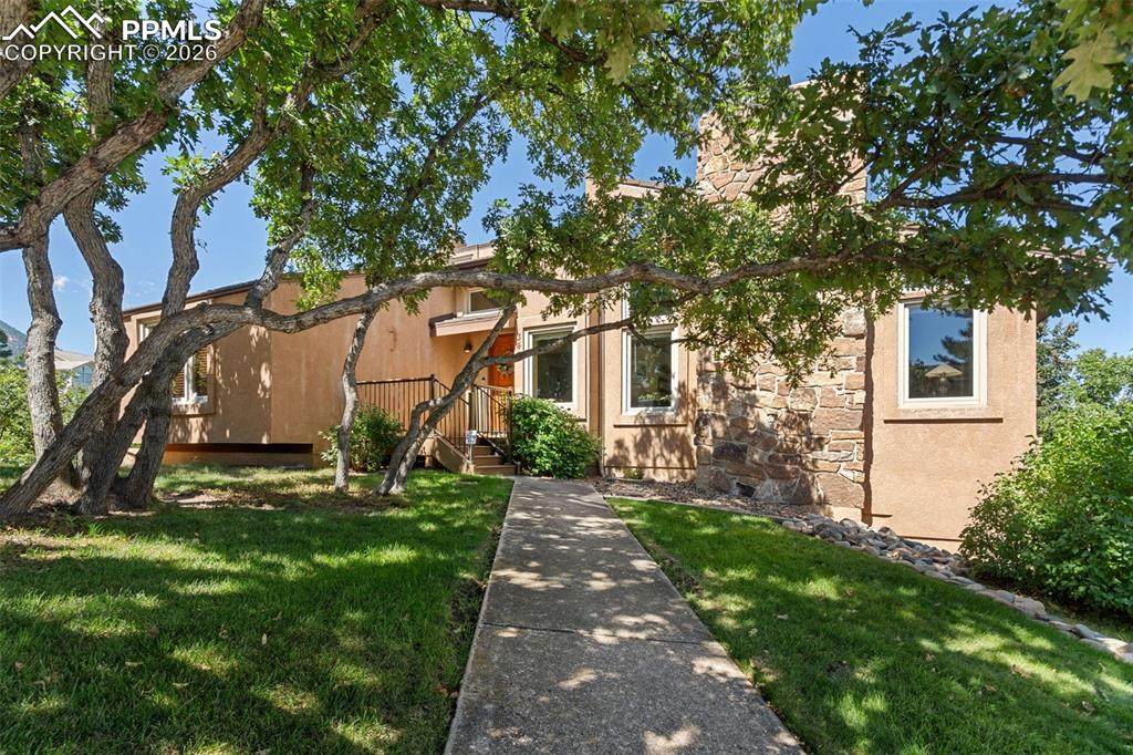 340 Thames Drive - Photo 1