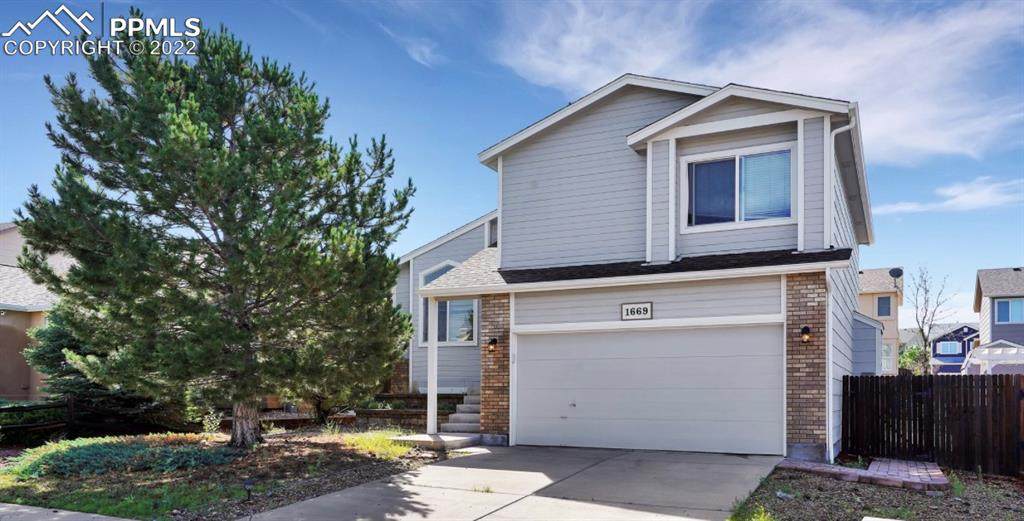1669 Meadowbrook Parkway - Photo 1