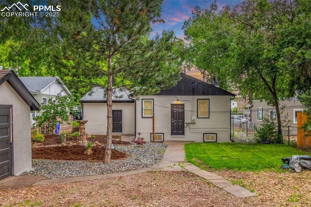 105 Bonfoy Avenue - Photo 1