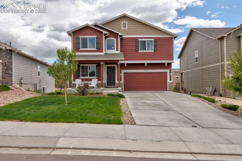 19464 Lindenmere Drive - Photo 1