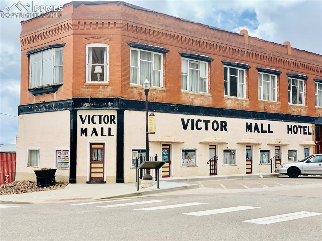400 Victor Avenue - Photo 1