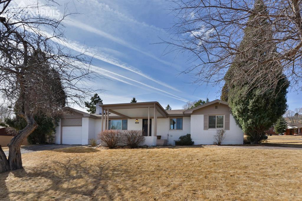 1207 Parkview Boulevard - Photo 1