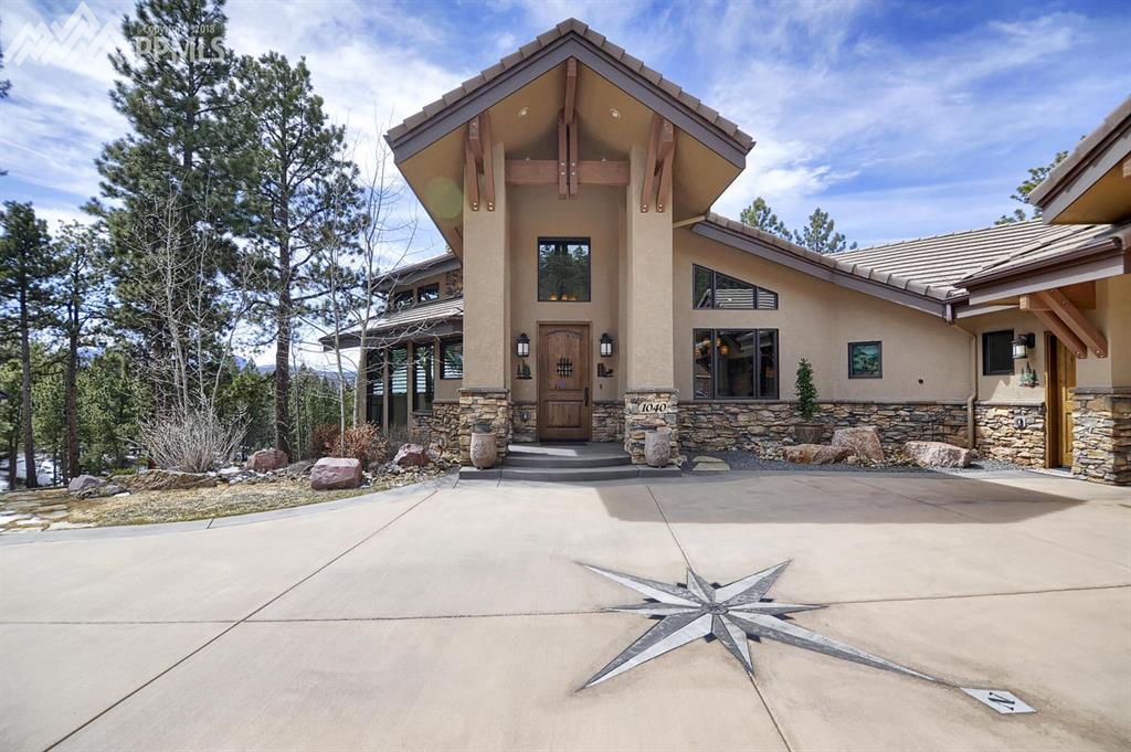 1040 Regal Way - Photo 1