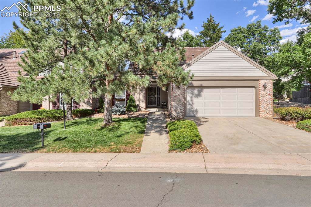 6077 Briarwood Circle - Photo 1