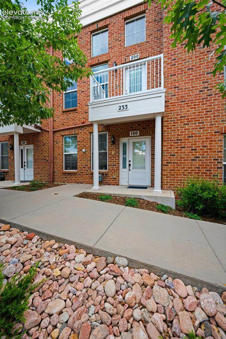 233 Fountain Boulevard - Photo 1