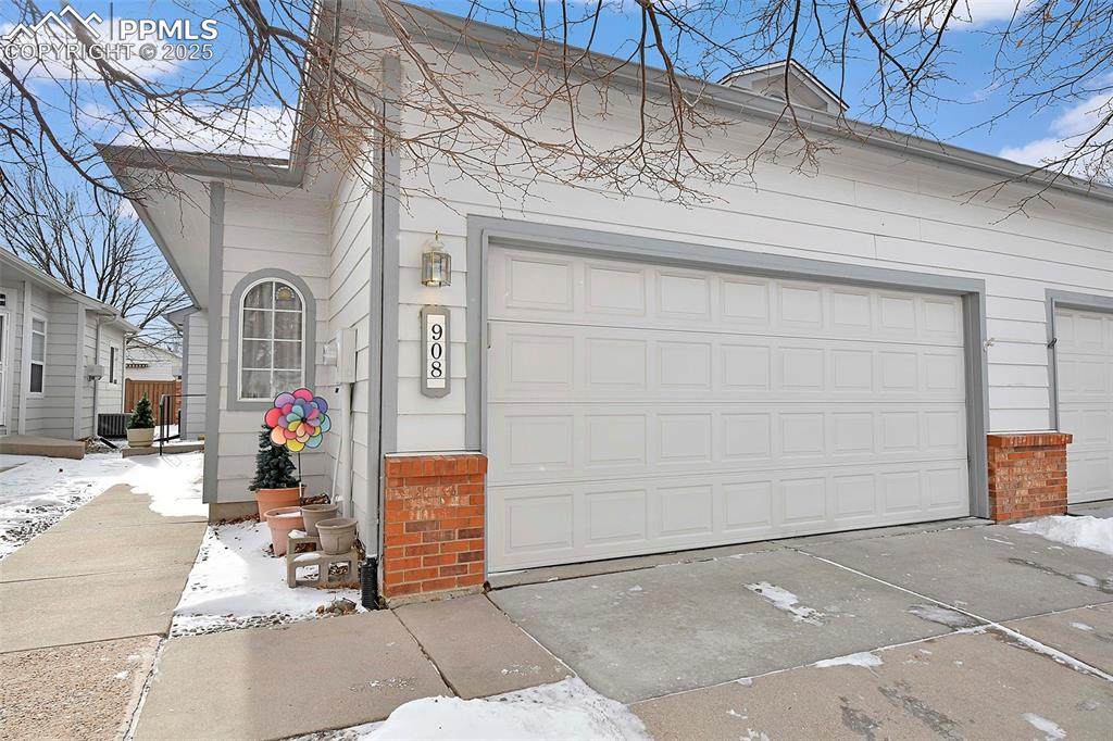 908 Samuel Point - Photo 1