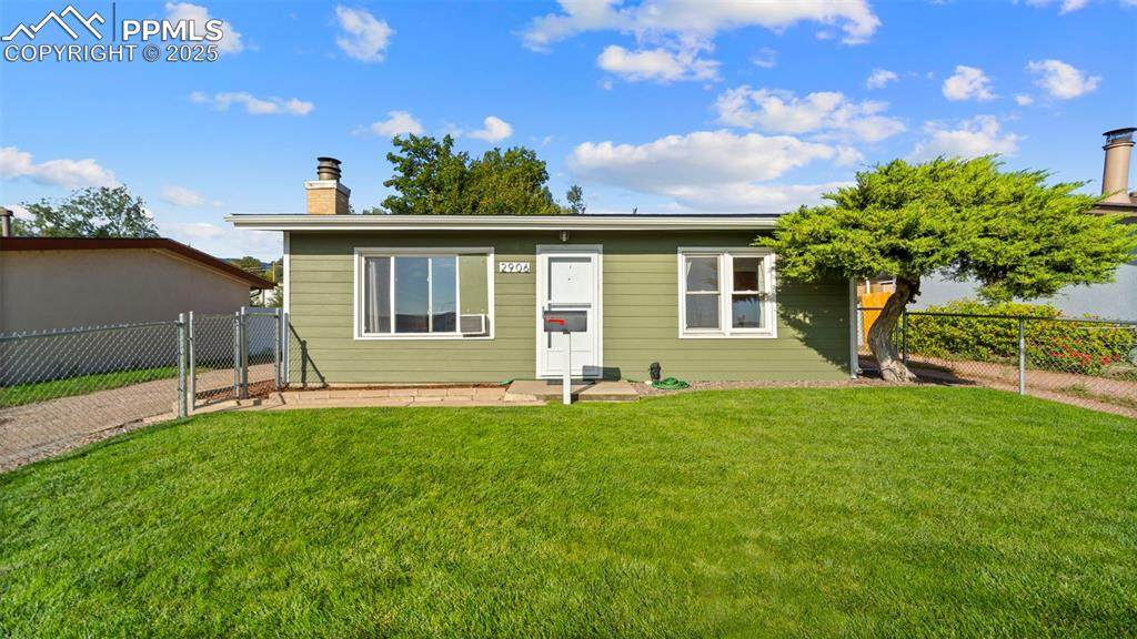 2906 Chestnut Street - Photo 1