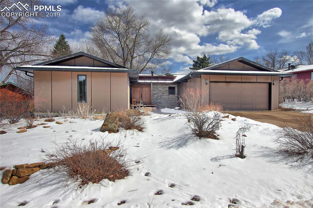 325 Sutherland Place - Photo 1