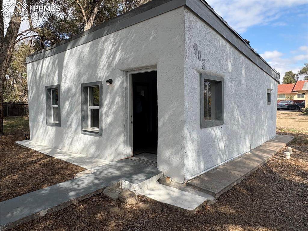 903 Catalpa Street - Photo 1