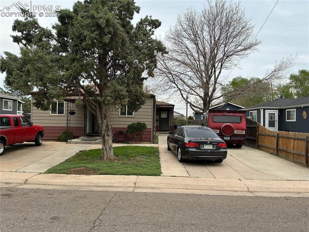 4433 Dakota Avenue - Photo 1