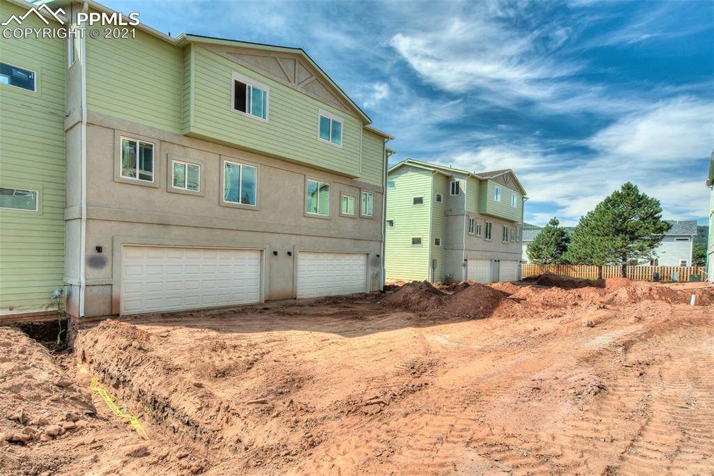 570 Grace Avenue - Photo 1