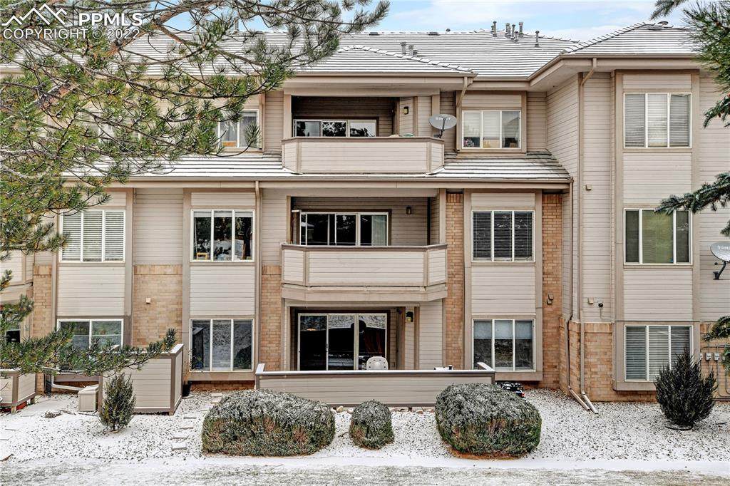940 Plum Creek Parkway - Photo 1