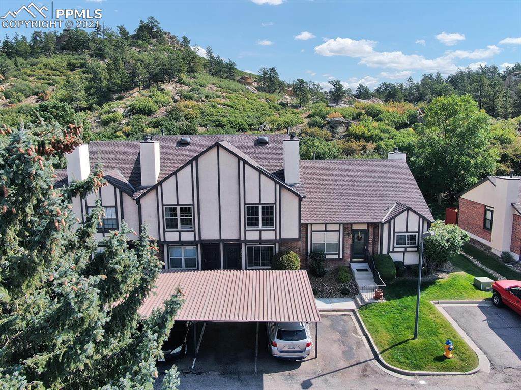 1608 Carnavon Place - Photo 1