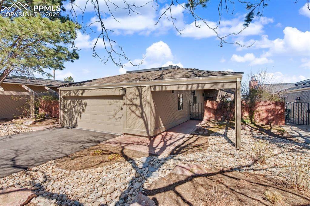 2609 Ashgrove Street - Photo 1
