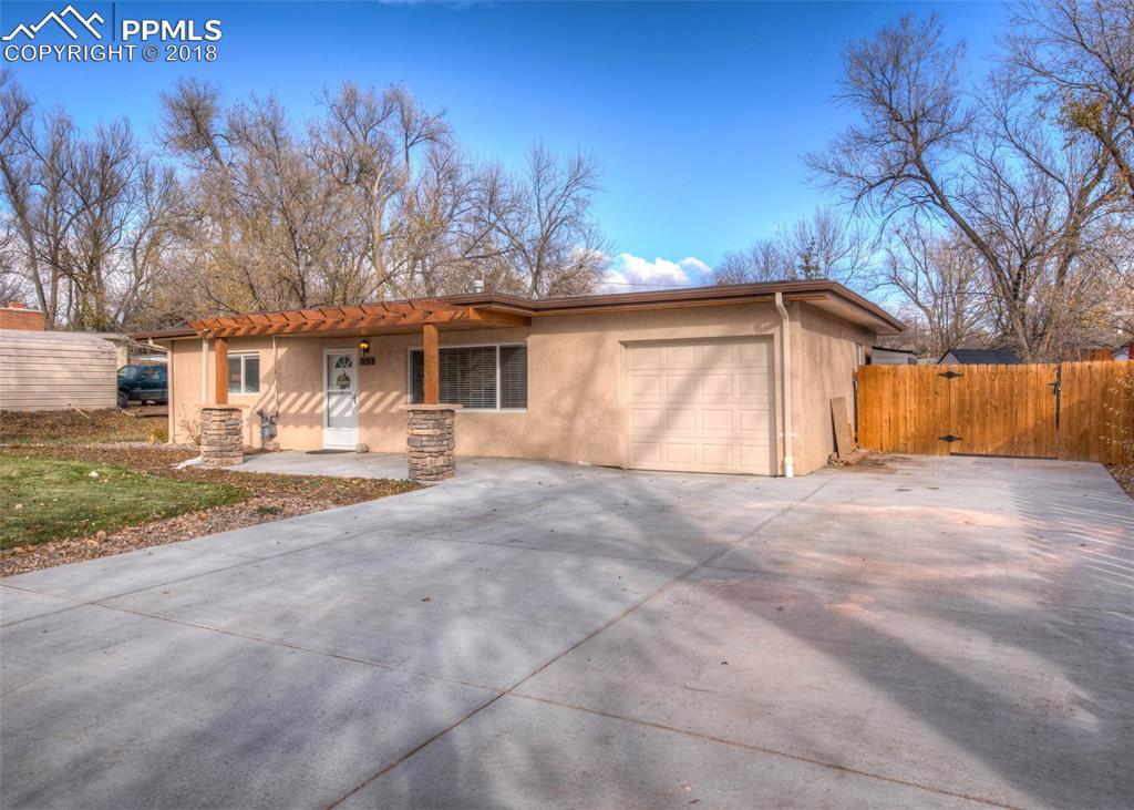 610 Kinnikinnik Drive - Photo 1