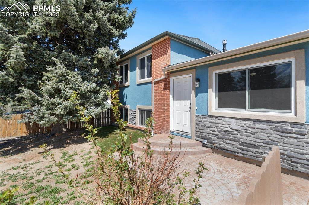 332 Longfellow Drive - Photo 1