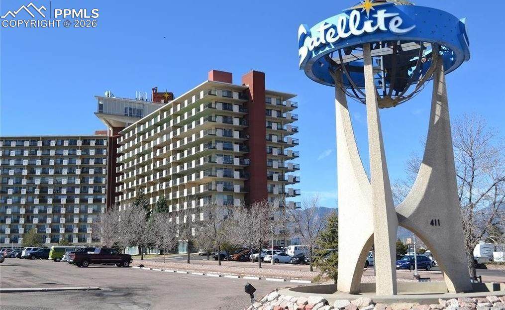 411 Lakewood Circle - Photo 1