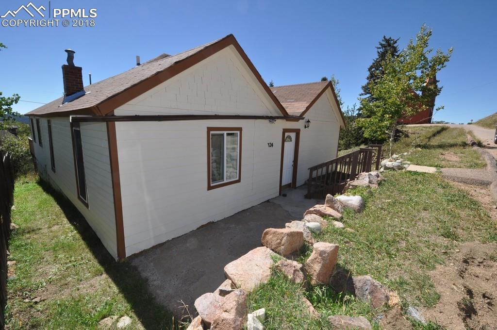324 Golden Avenue - Photo 1