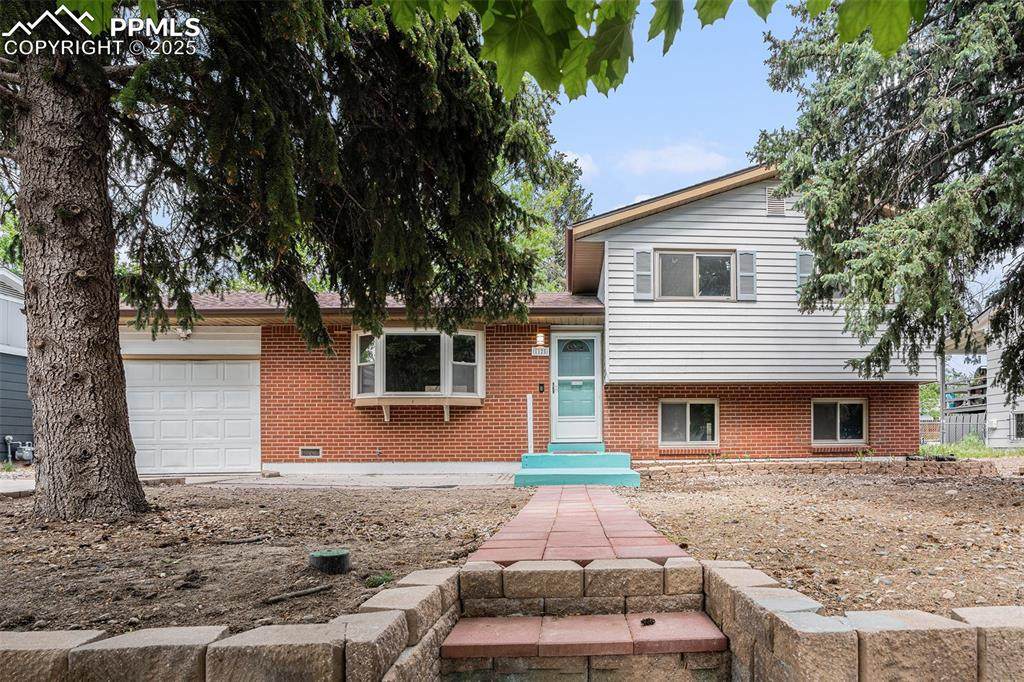 1125 Moffat Circle - Photo 1