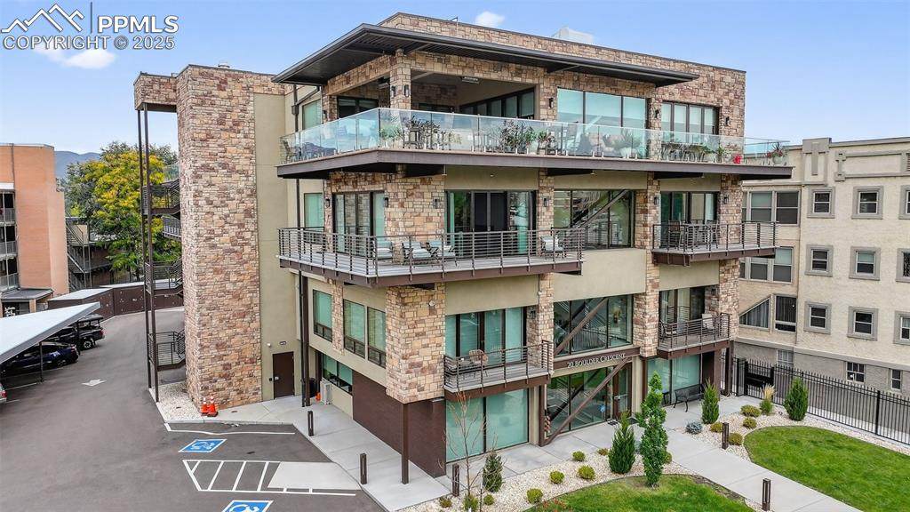 20 Boulder Crescent Street - Photo 1