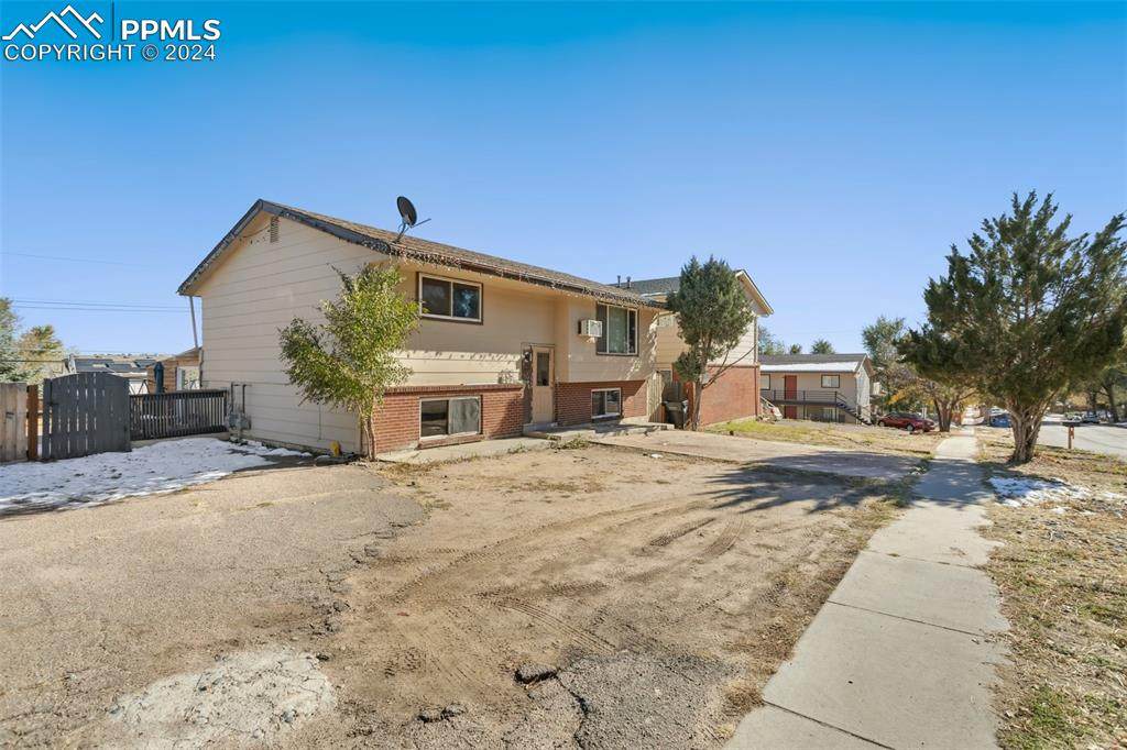 203 University Drive - Photo 1