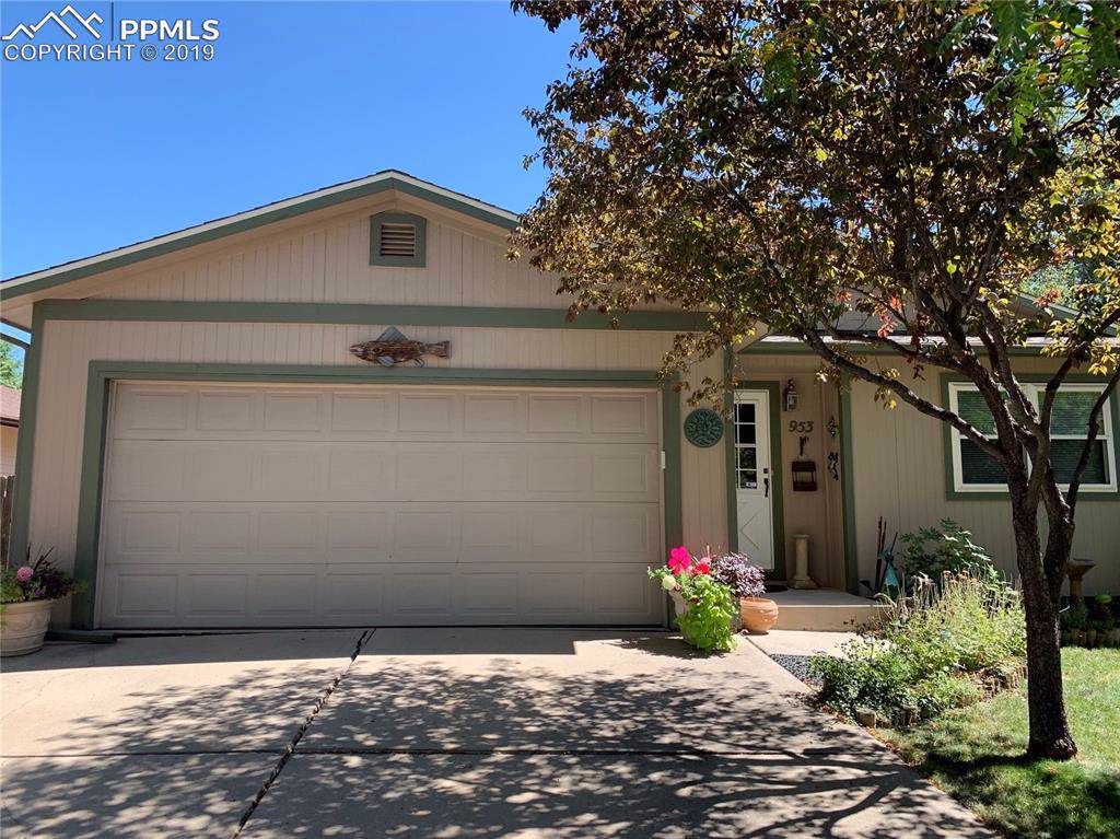 953 Columbine Avenue - Photo 1