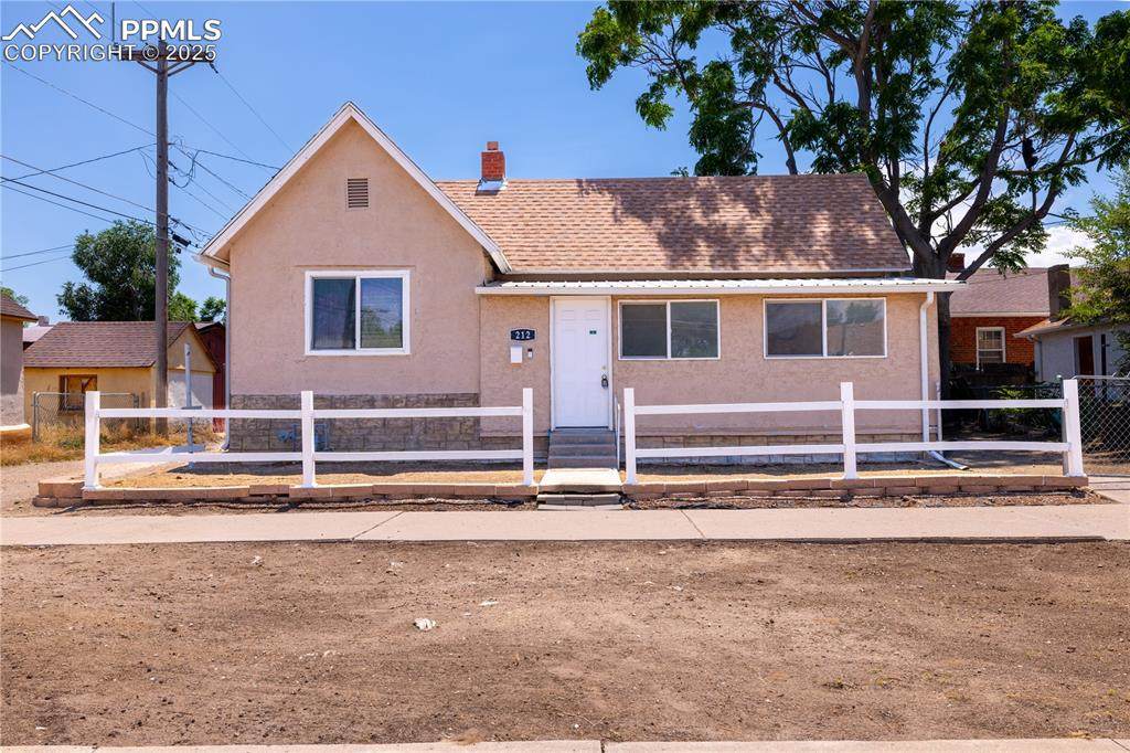 212 Summit Avenue - Photo 1