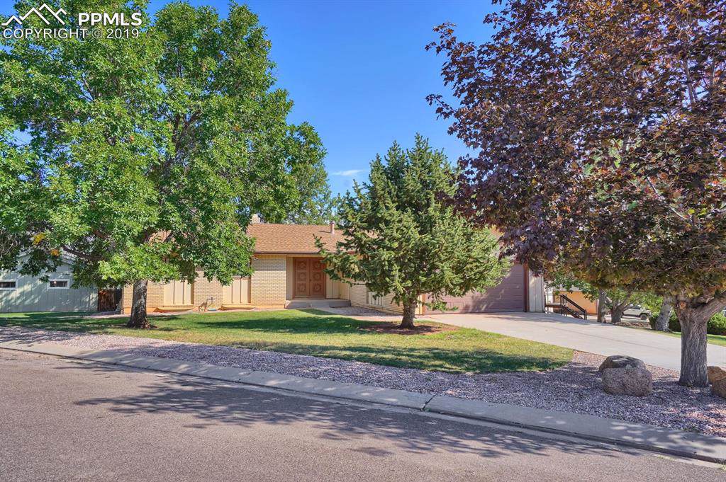 334 Crystal Hills Boulevard - Photo 1