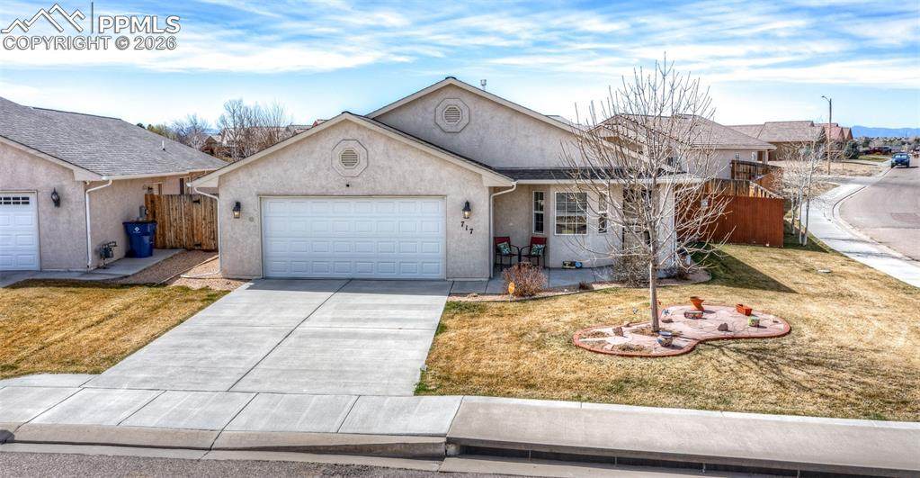717 Edna Lane - Photo 1