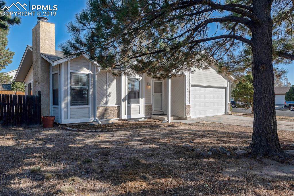 623 Trumbull Lane - Photo 1
