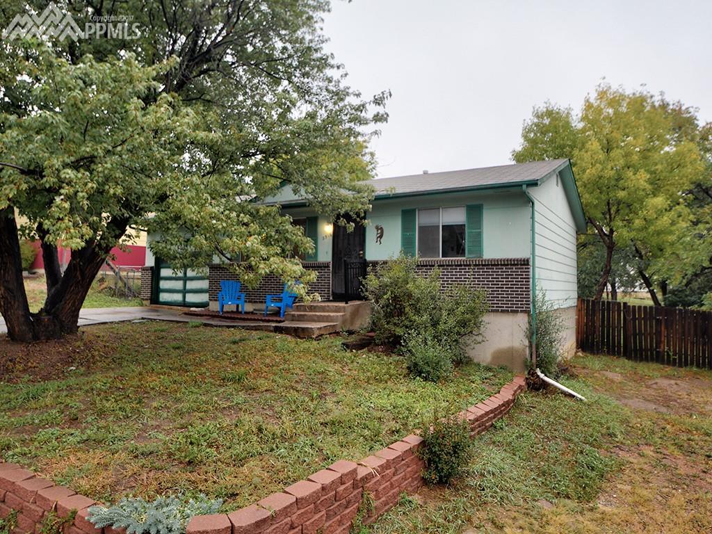 2516 Camelot Court - Photo 1