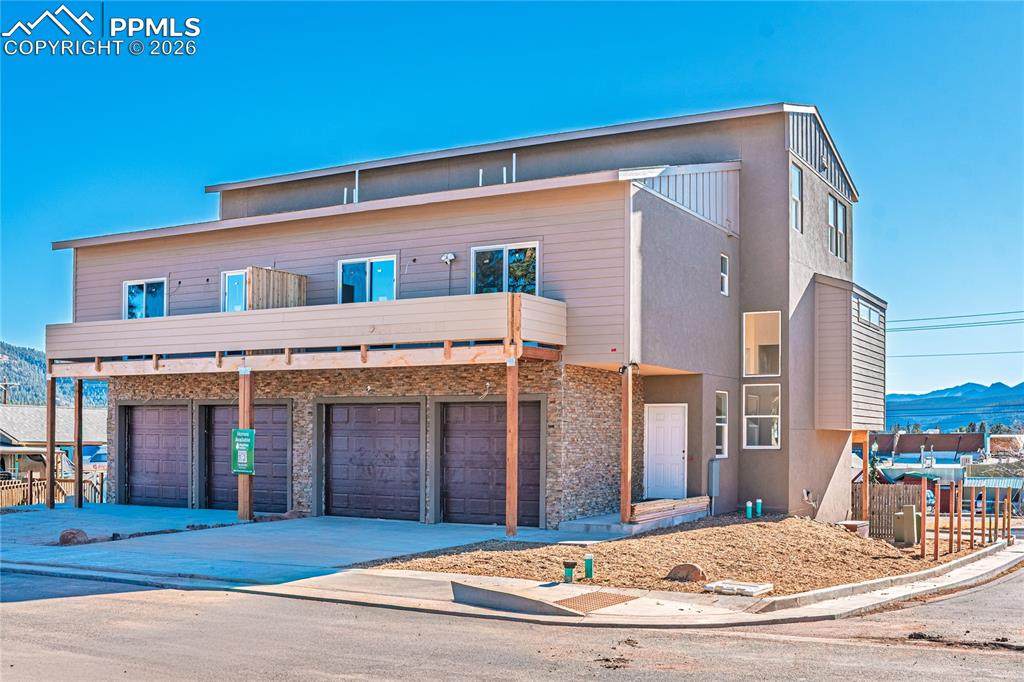 205 Henrietta Avenue - Photo 1