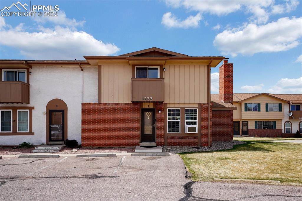 1233 Willow Bend Circle - Photo 1